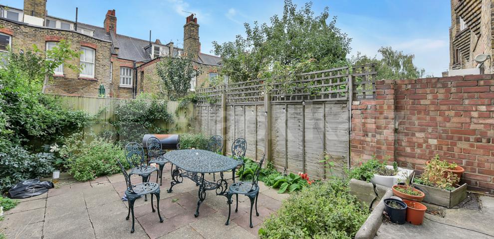 			LET , 4 Bedroom, 1 bath, 1 reception House			 Barcombe Avenue, Streatham Hill